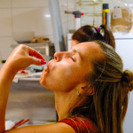 Chutný teambuilding: Tím Trnavského rádia piekol dobroty. | Foto: dv, Trnavské