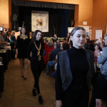 Súčasťou festivalu je aj módna prehliadka staršej a modernejšej čipky | Zdroj: FB festival paličkovanej tvorby Krakovany