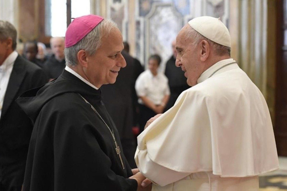 Nový pápež s pápežom Františkom | Zdroj: Vatican News