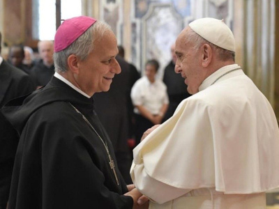 Nový pápež s pápežom Františkom | Zdroj: Vatican News