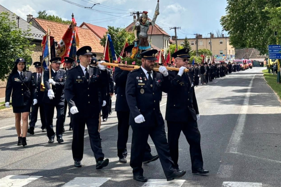 Na mieste bolo množstvo hasičov aj ich zásahových vozidiel. | Foto: Hasiči Skalica