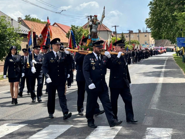 Na mieste bolo množstvo hasičov aj ich zásahových vozidiel. | Foto: Hasiči Skalica