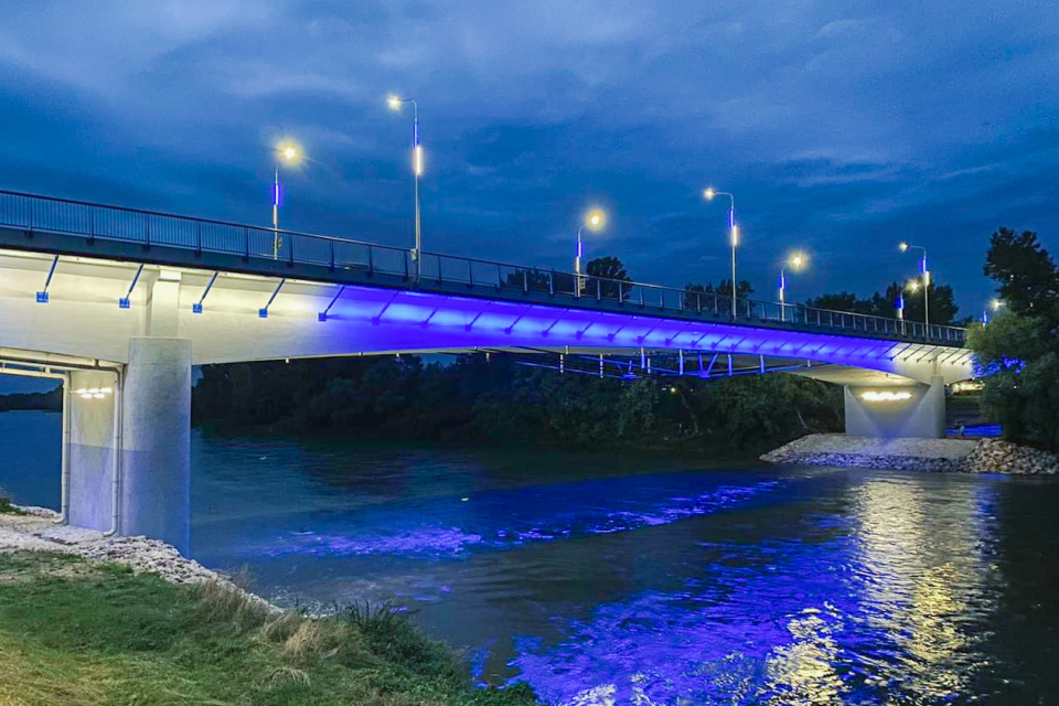 Most Hlohovci slávnostne rozvietili 3. augusta 2023 večer. Rekonštrukcia trvala 541 dní. I Zdroj: Mesto Hlohovec