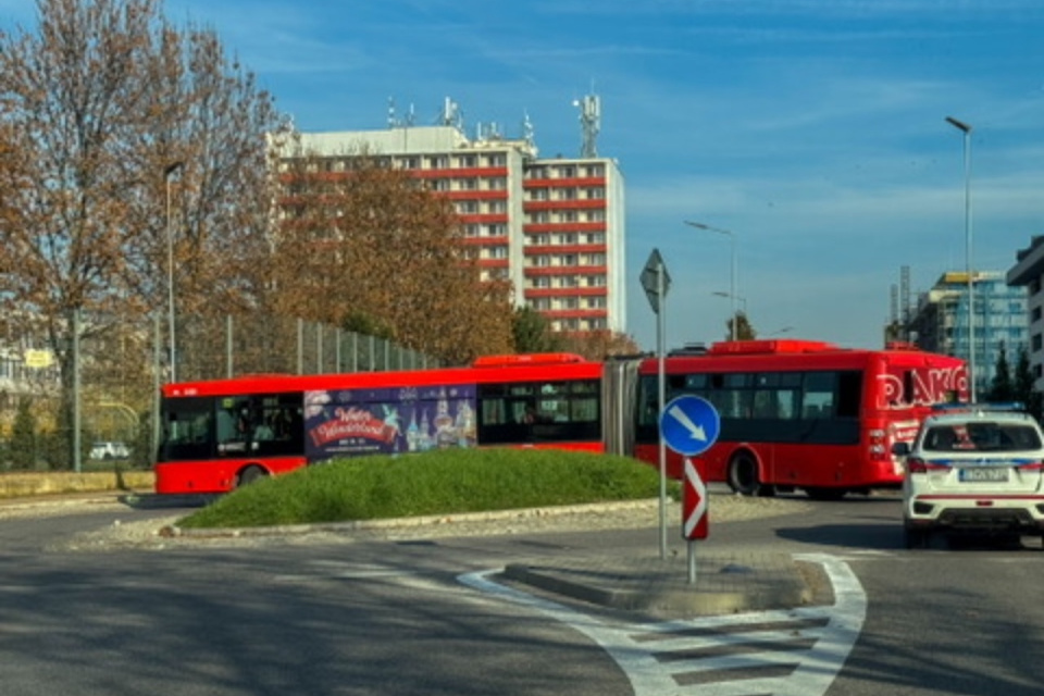 Kĺbový autobus už jazdí v uliciach Trnavy | Foto: Dušan Vančo