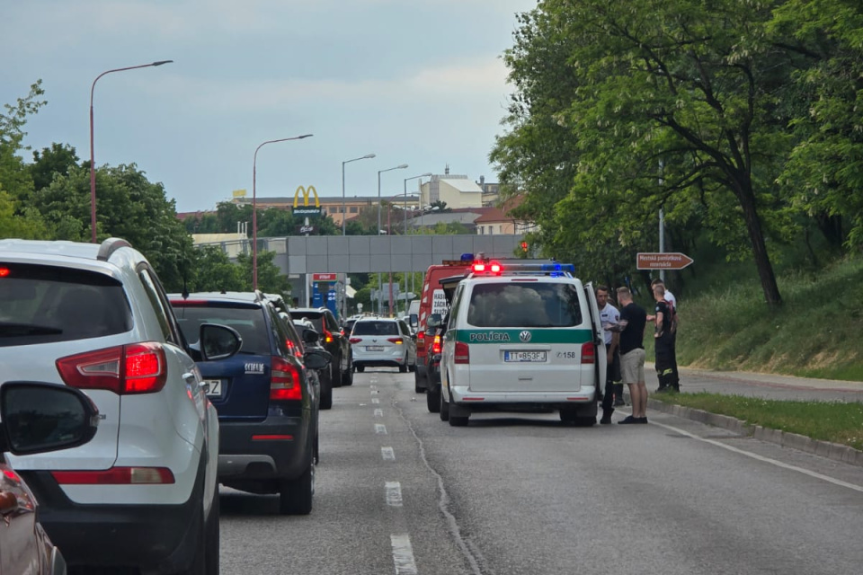 Nehoda na Hlbokej I Zdroj: Dopravný servis Trnavského rádia/ T.K.
