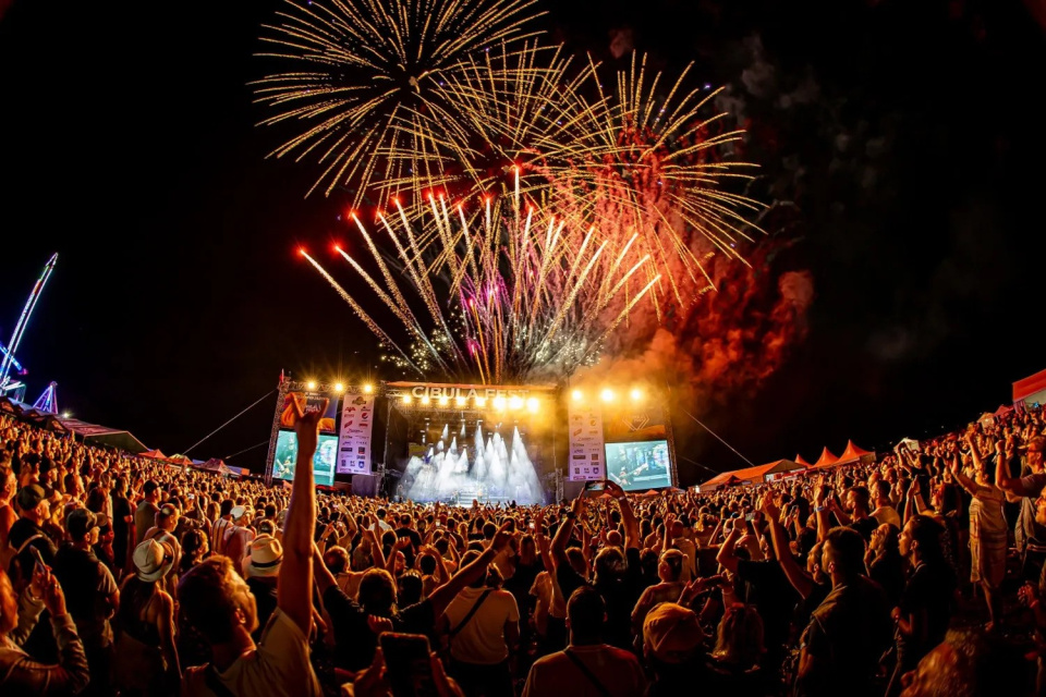 Na svoje si prídu všetky vekové kategórie | Zdroj: Cibula fest