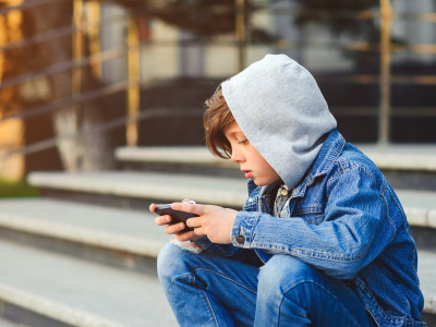 Sledujte, čo vaše deti robia na mobile. A rozprávajte sa spolu o tom. | Foto: Ilustračné, Adobe Stock, Trnavské rádio