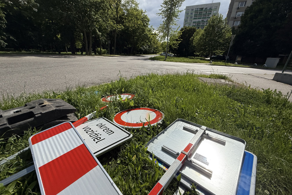 Dopravné značenie je už pripravené. | Foto: Pavol Holý, Trnavské rádio