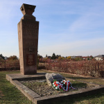 Pamätník s vencami | Zdroj: FB Mesto Hlohovec