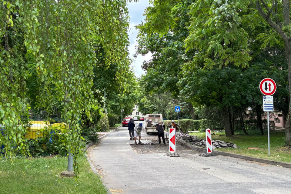 Práce na novom spomaľovači pokračujú | Foto: Zuzana Benková, trnavské rádio