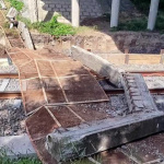 Pri Brodskom spadla na trať časť mosta. | Zdroj: sme.sk