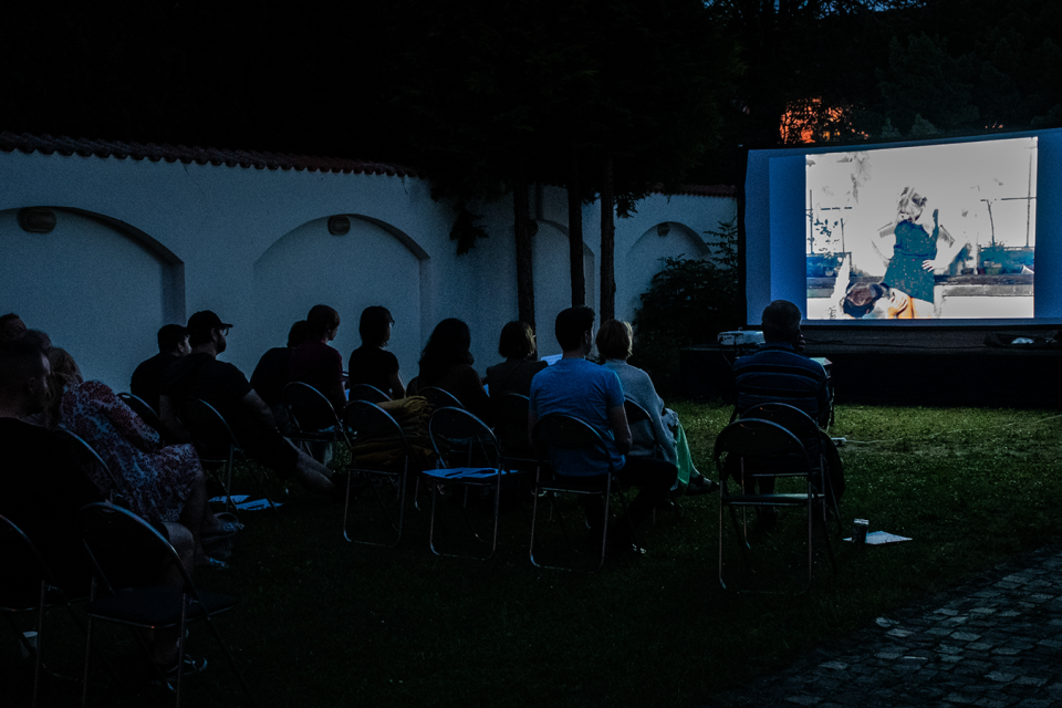 Minuloročné letné kino malo úspech, tento rok sa tematicky zamerajú na humor | Zdroj: Trnavské osvetové stredisko