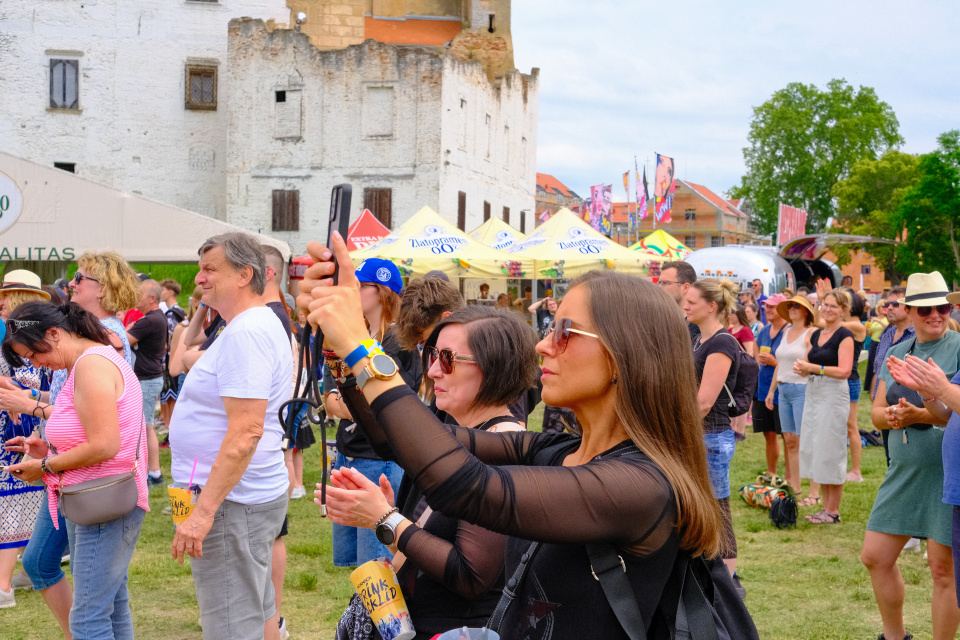 Slavnosti Břeclav. Veľa rocku na skok z nášho kraja, priamo pod zámkom v Břeclavi. | Foto: red., Trnavské
