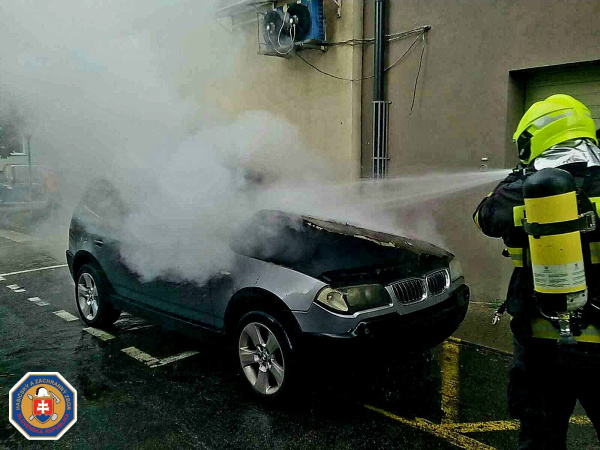 V Trnave začalo horieť auto | Zdroj: Hasičský a záchranný zbor - Trnavský kraj