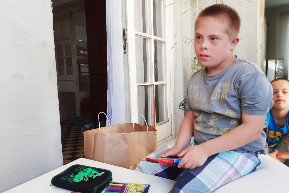 Nosiť môžete rôzne školské potreby | Zdroj: TACH