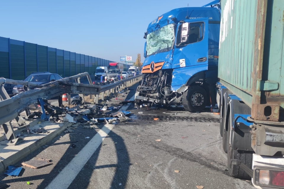 Nehoda na R1 smerom na Trnavu | Zdroj: FB Polícia SR - Nitriansky kraj