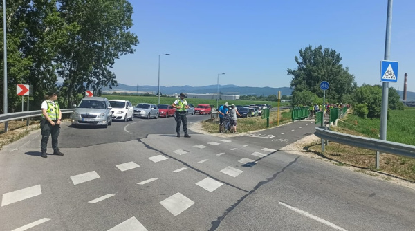 Na priecestiach pomáhali policajti. | Foto: PZSR