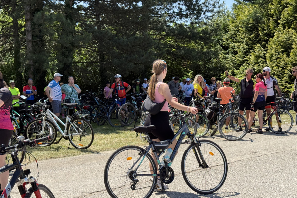 Do pelotónu sa zapojilo množstvo cyklistov, niektorí sa pridali až v Trebaticiach alebo Krakovanoch | Foto: Michaela Martišíková, Trnavské rádio
