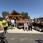 V Trebaticiach čakalo na cyklistov občerstvenie aj folklórne privítanie | | Foto: Michaela Martišíková, Trnavské rádio