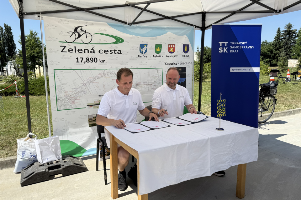 Riaditeľ združenia obcí Radoslav Mlynár a predseda TTSK Jozef Viskupič | Foto: Michaela Martišíková, Trnavské rádio 