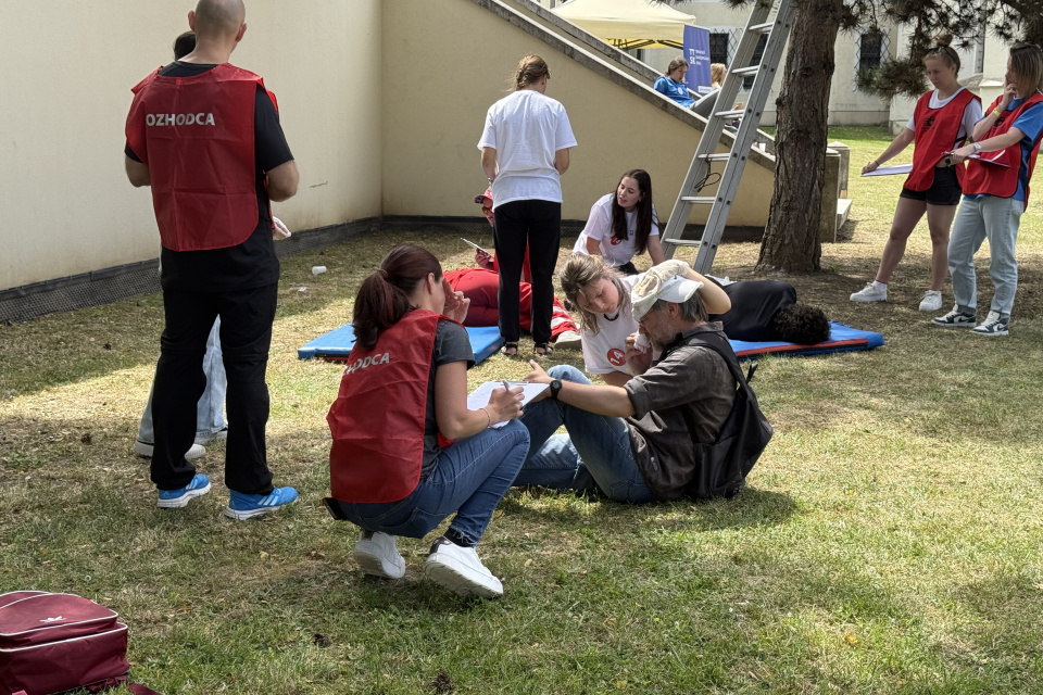Študenti stredných škôl otestovali svoje vedomosti v podávaní prvej pomoci | Foto: Michaela Martišíková, Trnavské rádio