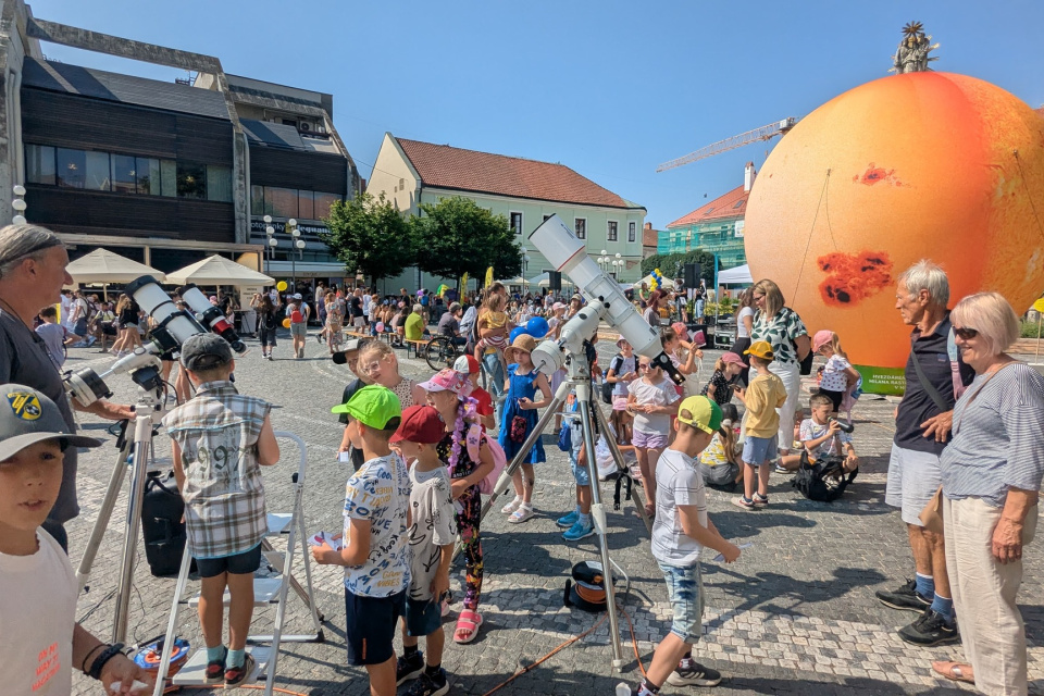 V centre mesta pribudol nafukovací Mars. | Foto: Hvezdáreň Hlohovec