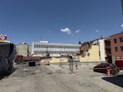 Budovu bývalej Zornice búrajú už niekoľko dní | Foto: dv, Trnavské rádio